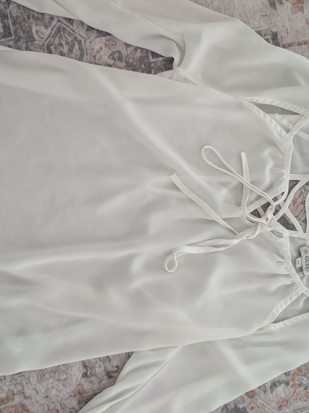 Guess Blouse - Picture 3 of 5
